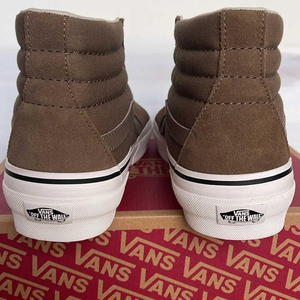Vans Men’s Sk8-Hi Rearrange
Tonal Kangaroo
VN000CRMBYW
Sneakers - Picture 14 of 16